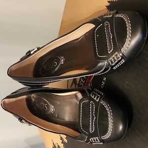 Tod’s Black Leather Buckle Heels Italy Luxury Designer Pumps